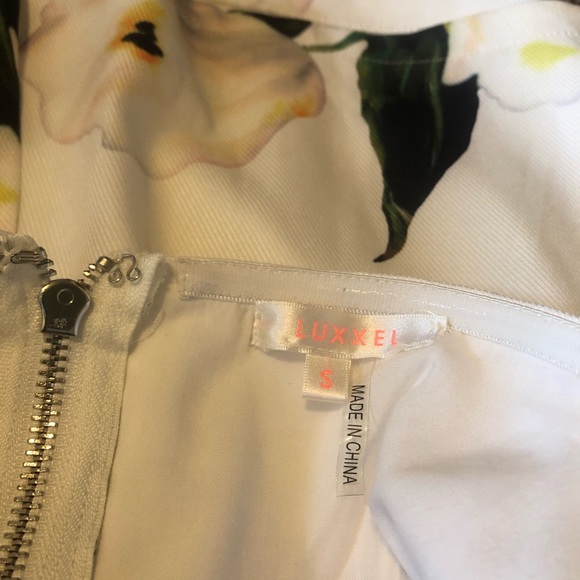 ✨Luxxel Floral Romper✨ - Picture 3 of 3